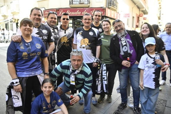 FOTOS | La afición de Unionistas ya se deja sentir en Zamora con la previa antes del partido en el Ruta