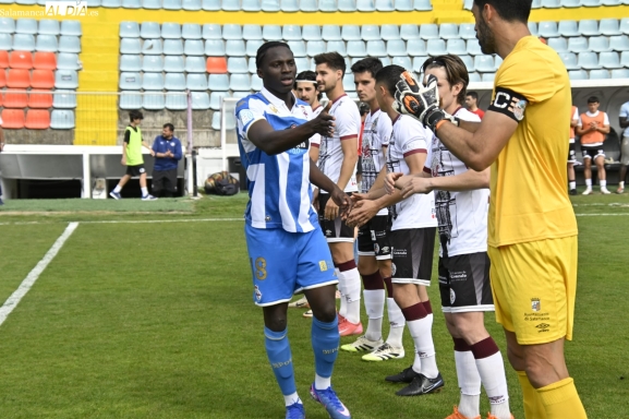 El árbitro refleja el musulmán el que no bote en el acta del Helmántico y el Salamanca UDS se expone a una sanción