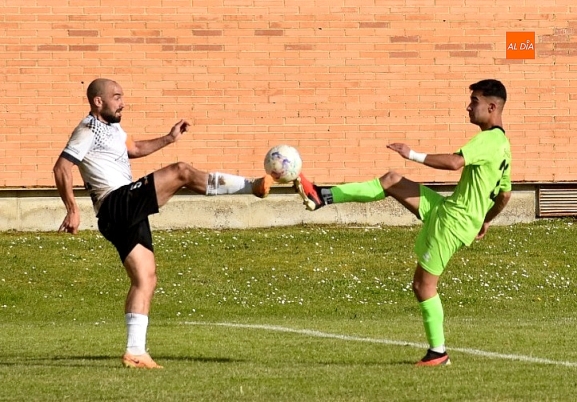 FOTOS | El Ciudad Rodrigo vence al Helmántico en su lucha por el playoff (2-0)