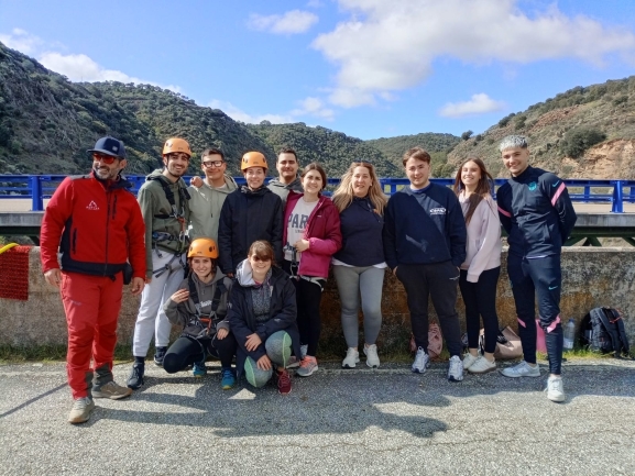 Emoción y vértigo sobre el Águeda:  puenting en riscosMartiago