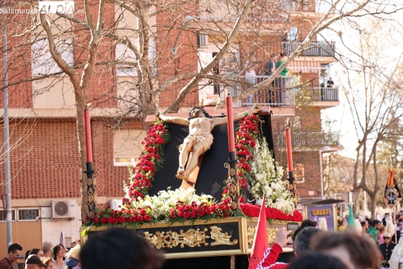 VÍDEO Y FOTOS | El Cristo de la Vela recorre Pizarrales este Sábado Santo