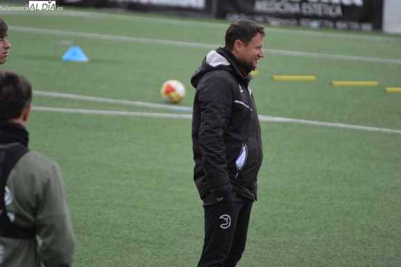 Mario Simón y el sueño del playoff en Unionistas: Si ganamos en Avilés, igual nos metemos en una fiesta que no era la nuestra