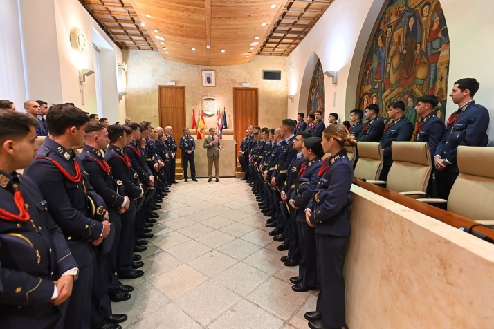 García Carbayo nombra Huéspedes Distinguidos a 76 alumnos de las academias del Aire en Matacán