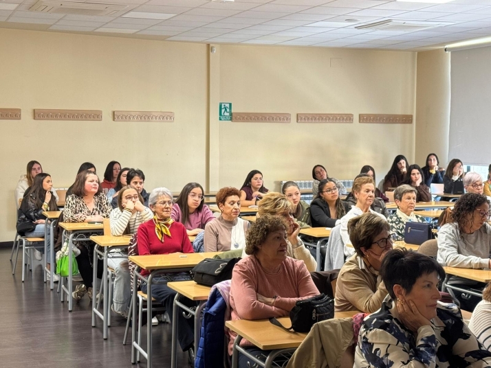 Gran interés por el taller de cuidado de uñas gratuito del Ayuntamiento de Ciudad Rodrigo
