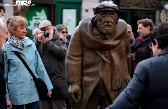 La plaza del Corrillo acogerá un homenaje a Adares y Agustín Casillas con micro abierto