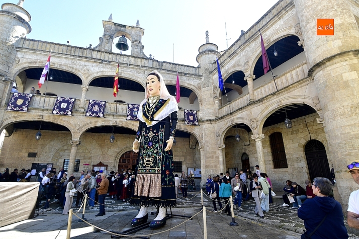 Calurosa primera jornada de la Fiesta de La Charrada fundiéndose la doma equina y el folclore local