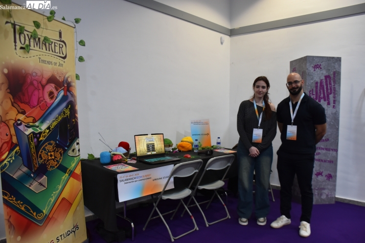 VÍDEO | Así es la zona gaming de Salamanca Tech Summit: puedes probar un videojuego que recrea la ciudad charra de hace un siglo  