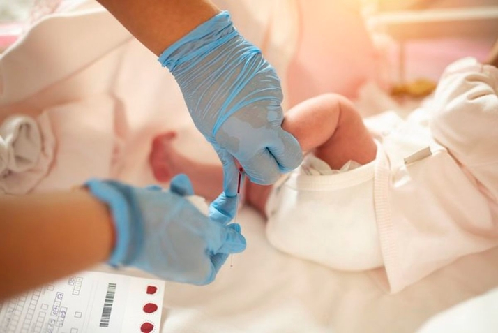 Sanidad amplía la prueba del talón, el cribado de cáncer de colon y el acceso a la fecundación in vitro