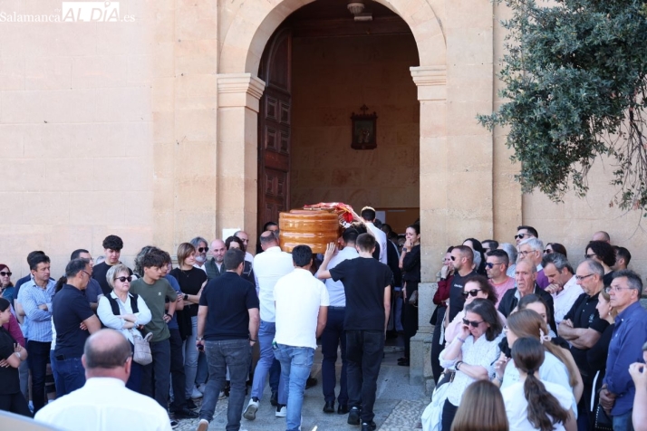 Emotivo funeral de María Caamaño en Encinas de Abajo