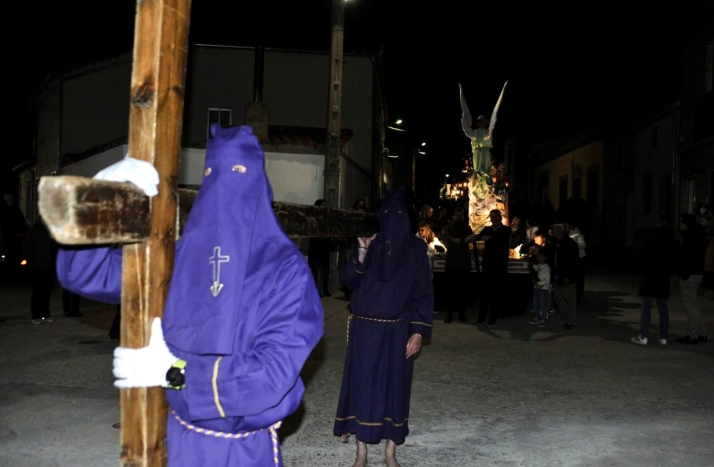 Macotera se vuelca con la solemne procesión del Santo Entierro