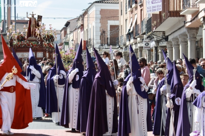 Peñaranda se rinde a la emoción del Resucitado en un Domingo multitudinario