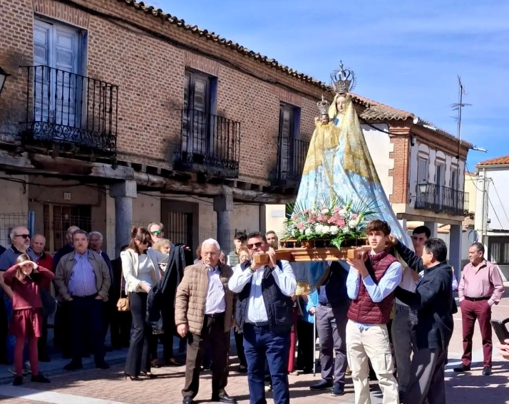 Santiago de la Puebla arropa al Resucitado en un ambientado domingo 