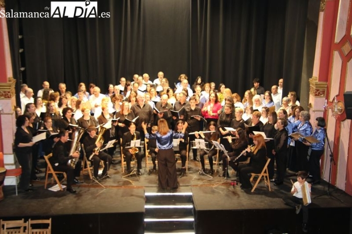 El Teatro de la Villa acoge un encuentro coral y de música tradicional con cuatro agrupaciones