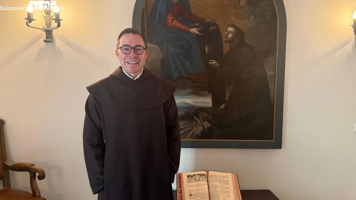 Entrevista al prior de los carmelitas en Alba de Tormes