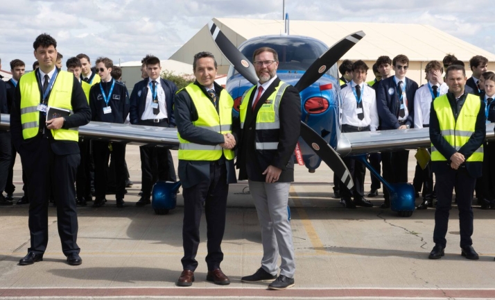 VÍDEO | El avión monomotor más vendido del mundo llega a Matacán, ocho nuevas aeronaves para formar a los pilotos de la USAL