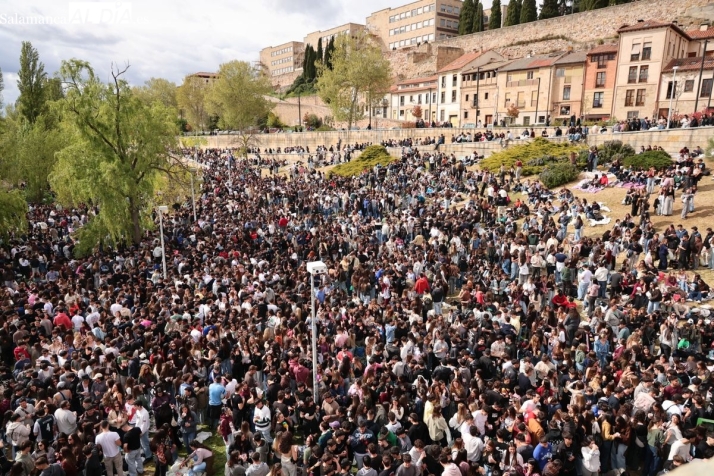 Salamanca celebra el Lunes de Aguas a orillas del Tormes