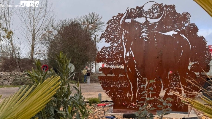 La Ruta del Toro Bravo en Vespa llega a Villavieja de Yeltes
