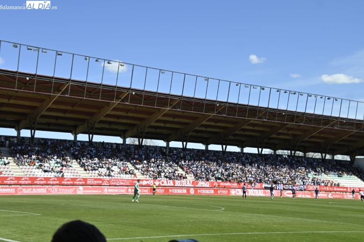 FOTOS Y VÍDEO | ¡Ambientazo en Zamora con 1.600 aficionados de Unionistas desplazados en pleno Domingo de Resurrección!