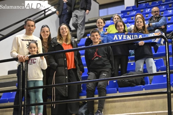 FOTOS | No es una noche europea... pero la afición responde para ver el Perfumerías Avenida - Araski