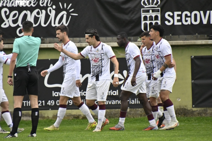 FOTOS | El Salamanca UDS se reengancha en Segovia al tren del playoff (0-1)