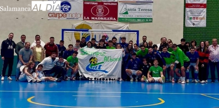 La afición sorprende al Piensos Durán Albense para mostrar su apoyo en la recta final