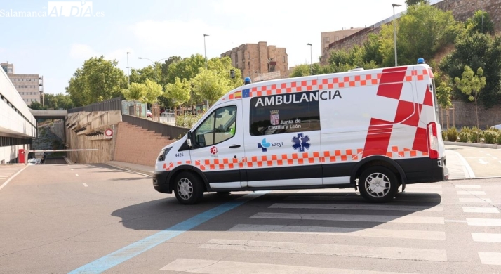 Un motorista resulta herido tras colisionar con un turismo en la rotonda junto al Hospital 