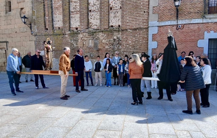 Villoria se echa a las calles para recibir al Resucitado en su esperada procesión