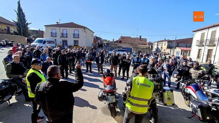 Más de un centenar de aficionados a las dos ruedas descubren la primavera en Arribes del Duero