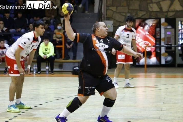 Sebas Elena anuncia su retirada tras 36 años de trayectoria en el Balonmano Ciudad de Salamanca
