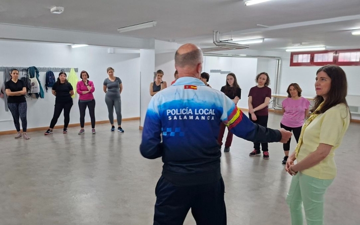 Talleres de autodefensa para mujeres en barrios de Salamanca