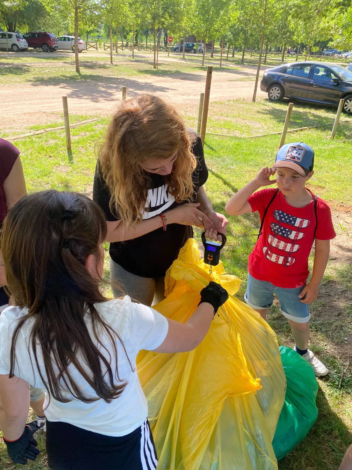 Foto 3 - Acci&oacute;n conjunta en Ciudad Rodrigo para liberar la alameda del r&iacute;o de basura