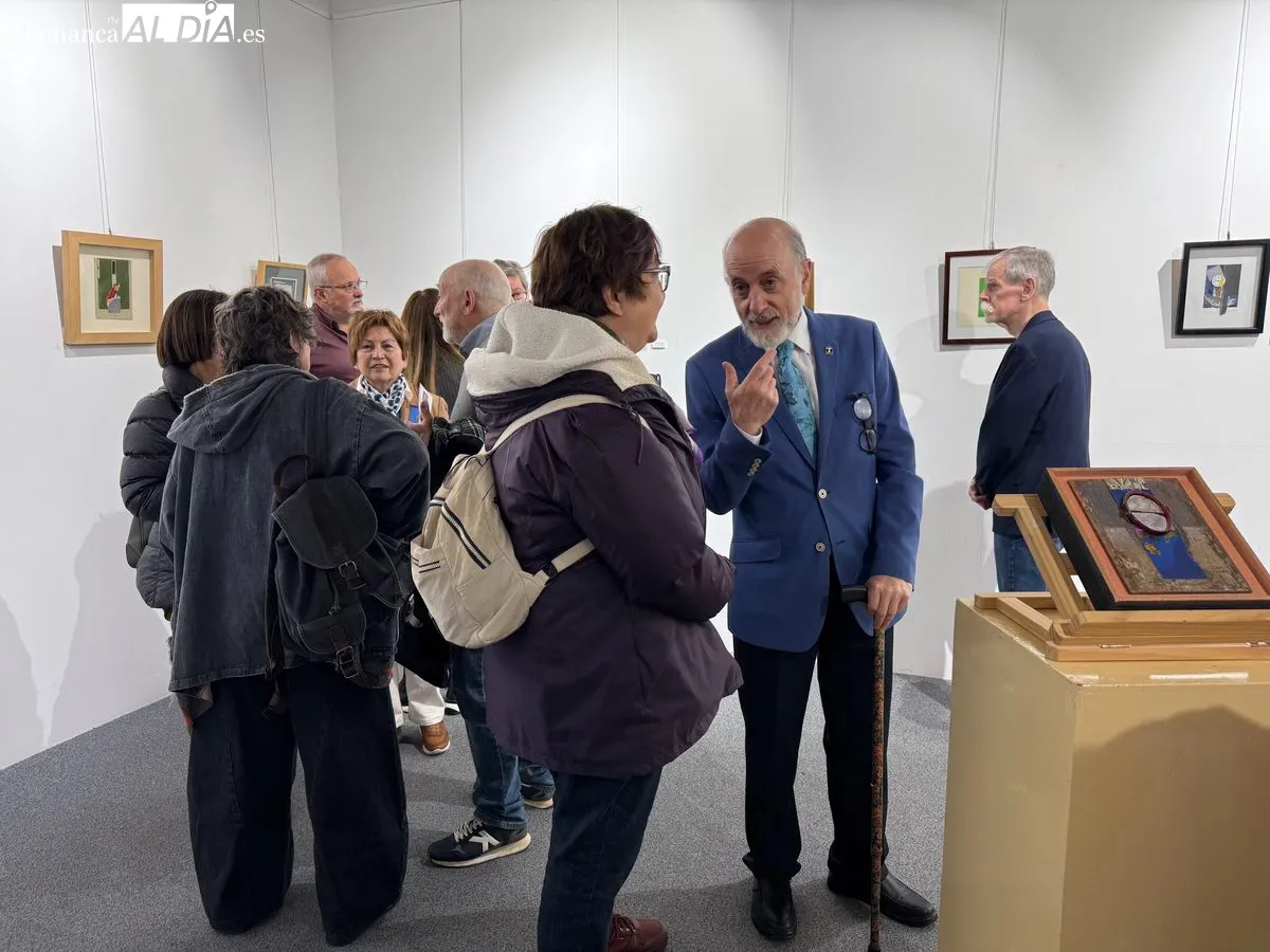 Exposición '30 collages con muy buena pierna' en el Casino de Salamanca | Fotos: T.S