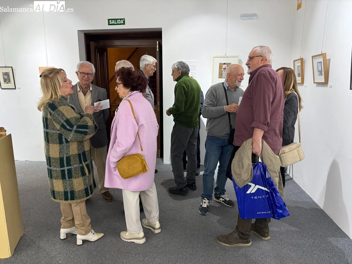 Exposición '30 collages con muy buena pierna' en el Casino de Salamanca | Fotos: T.S