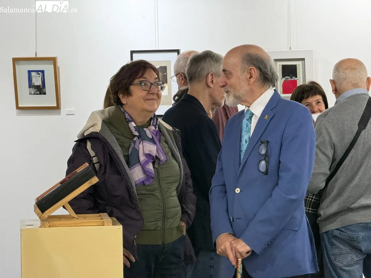Exposición '30 collages con muy buena pierna' en el Casino de Salamanca | Fotos: T.S