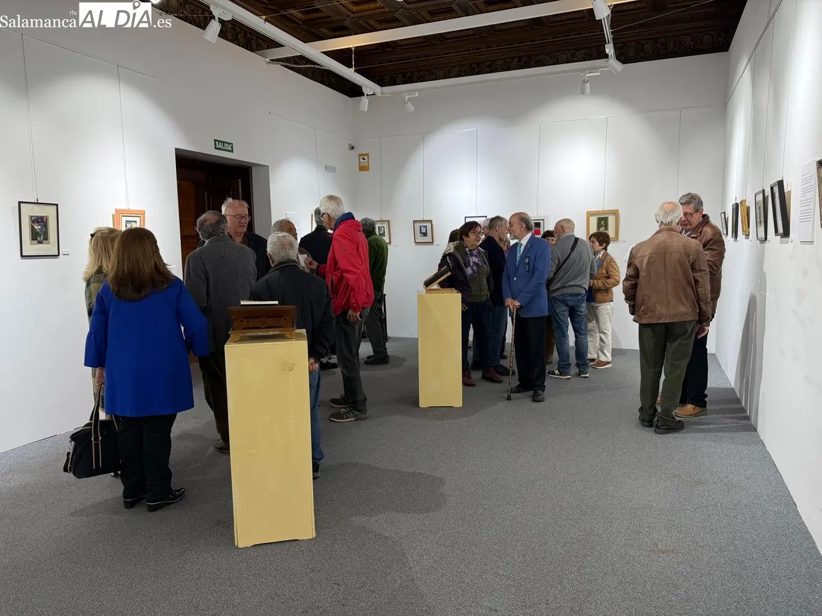Exposición '30 collages con muy buena pierna' en el Casino de Salamanca | Fotos: T.S