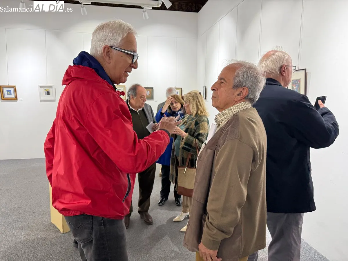 Exposición '30 collages con muy buena pierna' en el Casino de Salamanca | Fotos: T.S