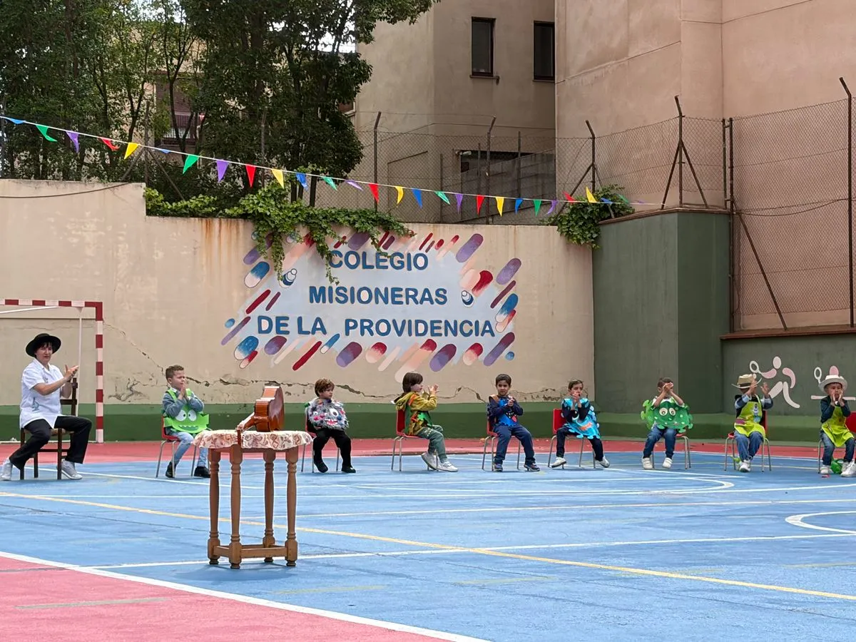 Jornadas festivas en el colegio Misioneras de la Providencia con graduación incluida
