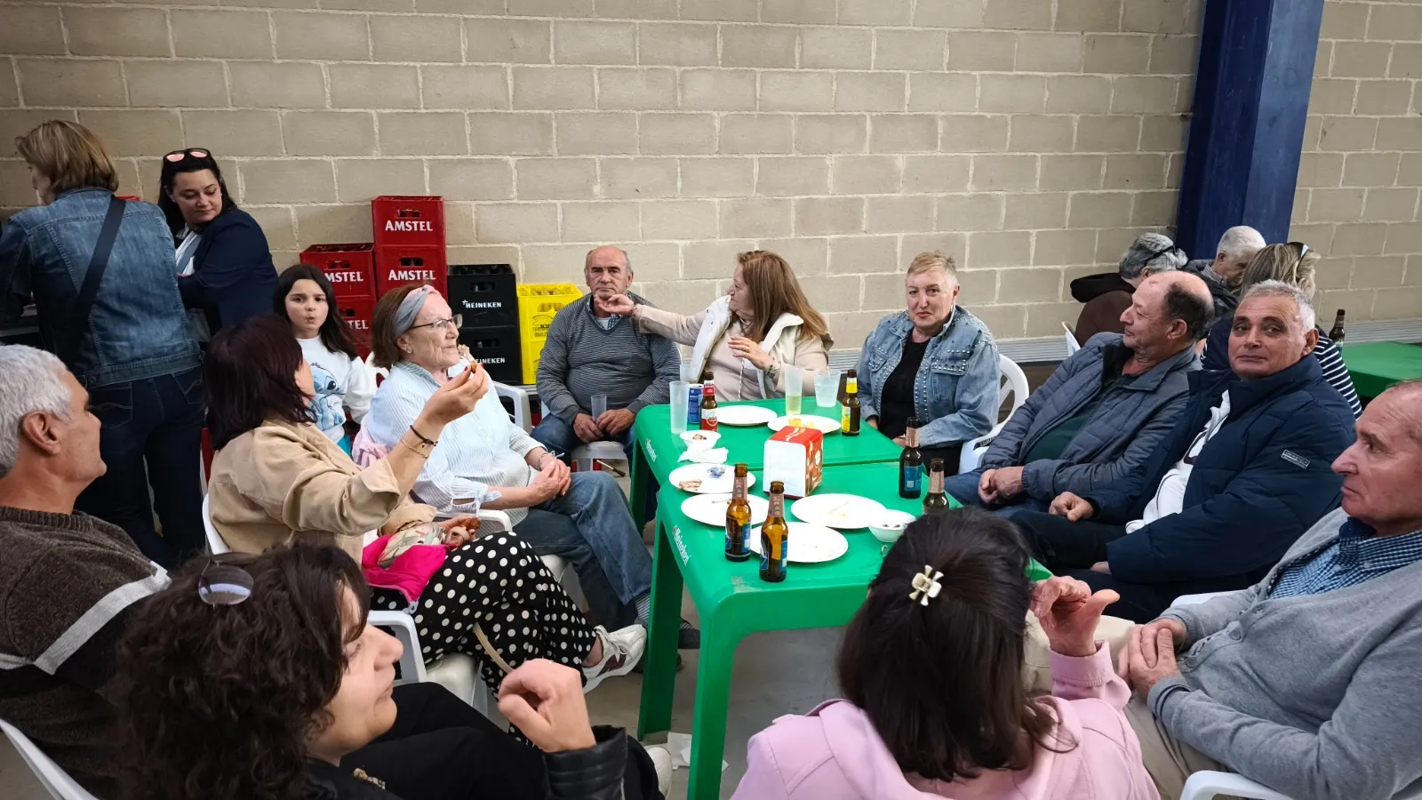 Multitudinario vermut y baile en este sábado festivo en Aldeaseca de la Frontera