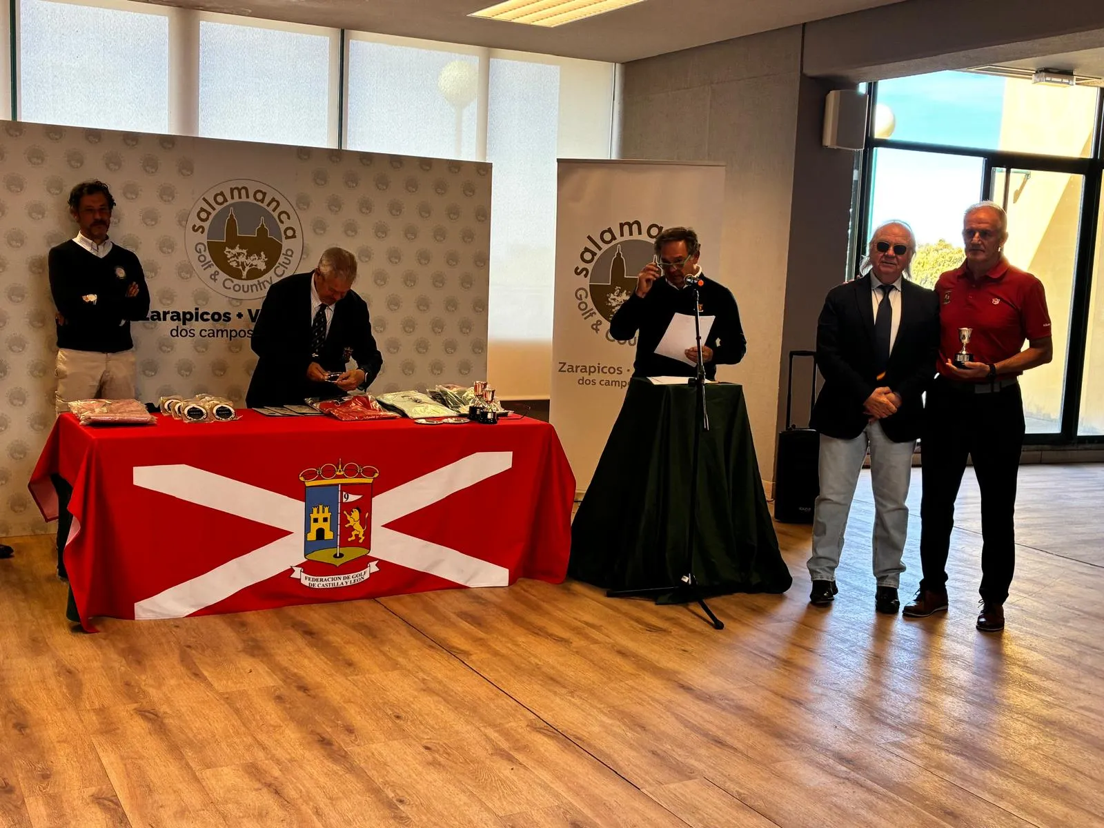 Foto 5 - Cien golfistas se dan cita en el Campeonato S&eacute;nior auton&oacute;mico celebrado en Salamanca