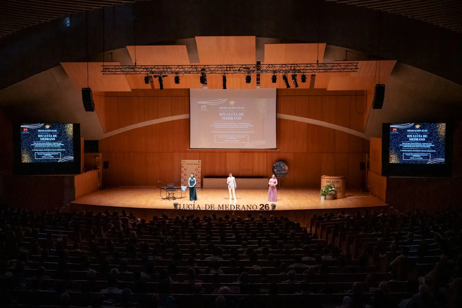 Foto 3 - Emoci&oacute;n y reconocimiento en la graduaci&oacute;n de 166 estudiantes del IES Luc&iacute;a de Medrano