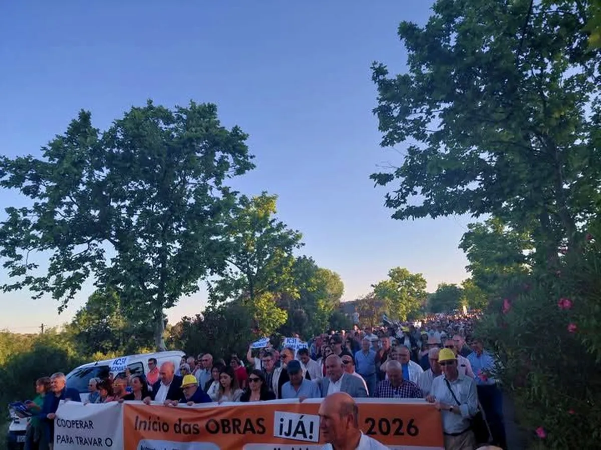 Manifestación en el Puente Internacional de Monfortinho para exigir el tramo de autovía que falta en la frontera