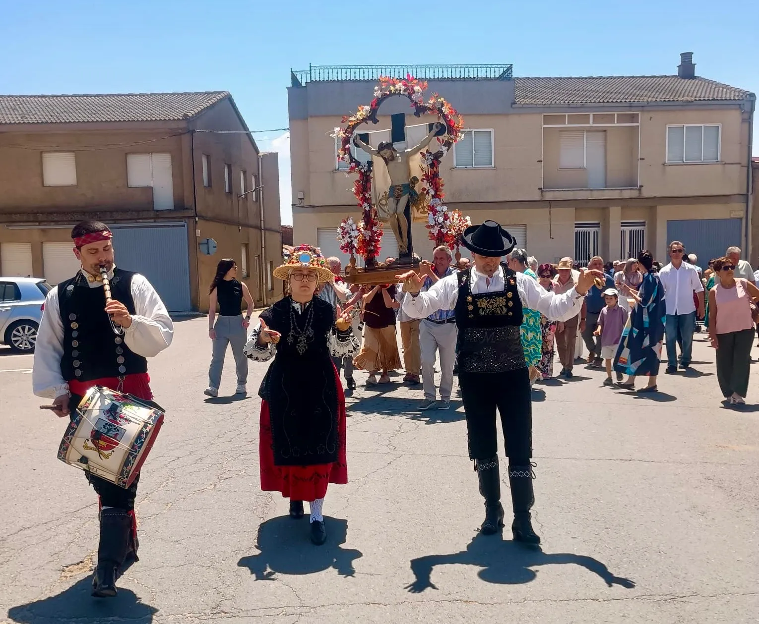 Procesión Santo Cristo de la Esperanza en Villoruela. Fotos Basilio Sánchez
