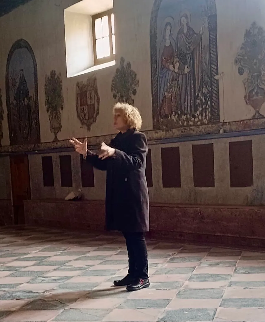 Foto 2 - Cultura y convivencia en la visita de la AECC pe&ntilde;arandina a Segovia, con Ver&oacute;nica Pensossi como particular gu&iacute;a
