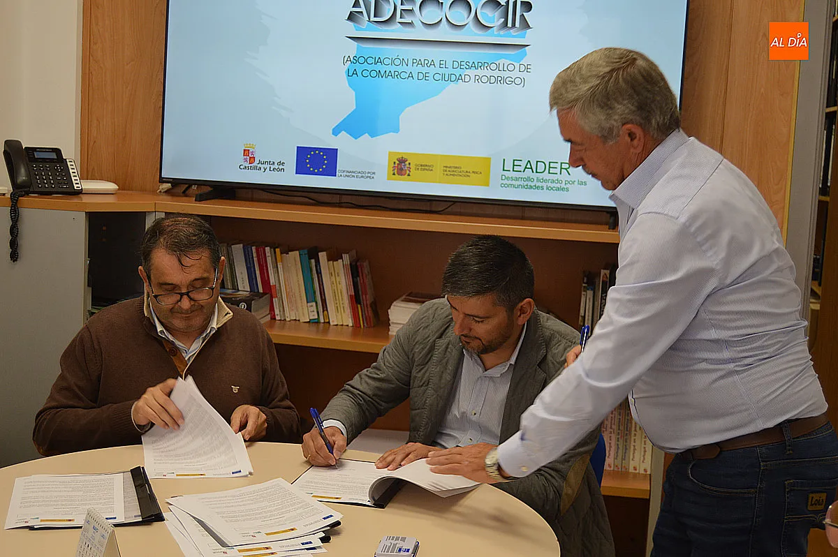 Firmas del acuerdo en ACOCIR 