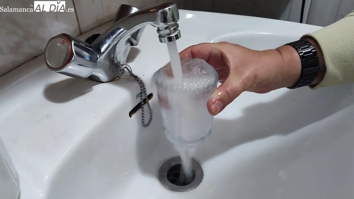 Lumbrales restablece el consumo de agua potable en la red