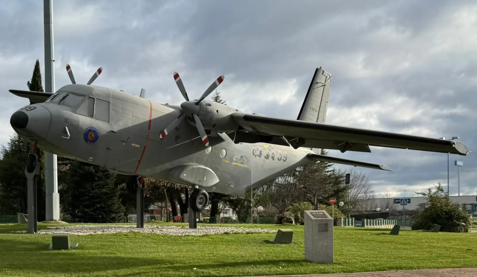 Cabina de avión militar Aviocar en El Tormes Salamanca