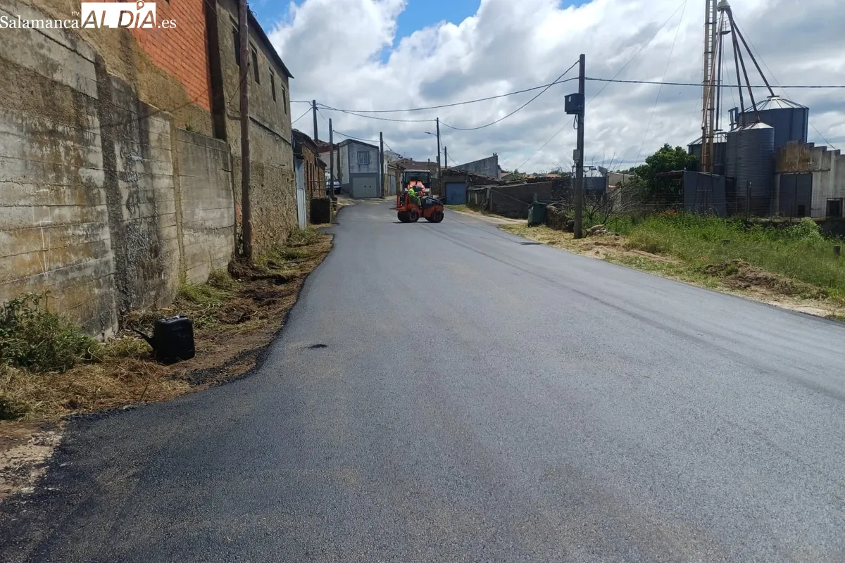 Asfaltado del camino de La Fregeneda en Hinojosa de Duero 