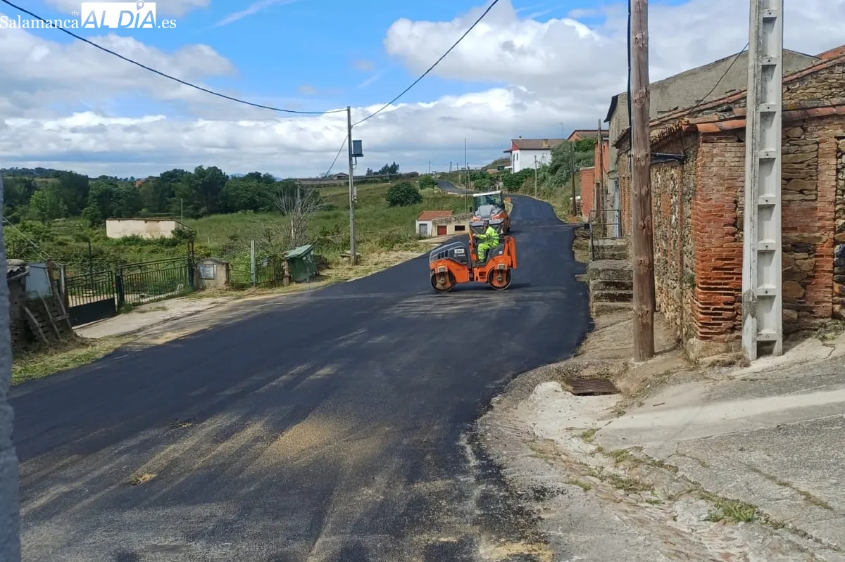 Asfaltado del camino de La Fregeneda en Hinojosa de Duero 