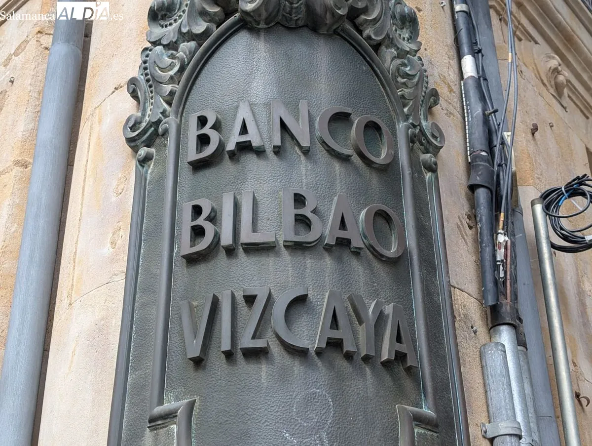 Rótulo del Banco Bilbao Vizcaya. Foto: David Sañudo