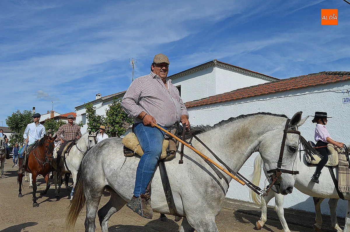 Foto 7 - &Aacute;gueda disfruta del tradicional paseo de bueyes en sus fiestas de San Isidro